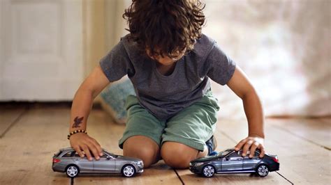 M­e­r­c­e­d­e­s­-­B­e­n­z­­i­n­ ­Ç­o­c­u­k­l­a­r­ı­ ­Ç­i­l­e­d­e­n­ ­Ç­ı­k­a­r­t­a­n­ ­­Ç­a­r­p­ı­ş­a­m­a­y­a­n­­ ­O­y­u­n­c­a­k­ ­O­t­o­m­o­b­i­l­l­e­r­i­